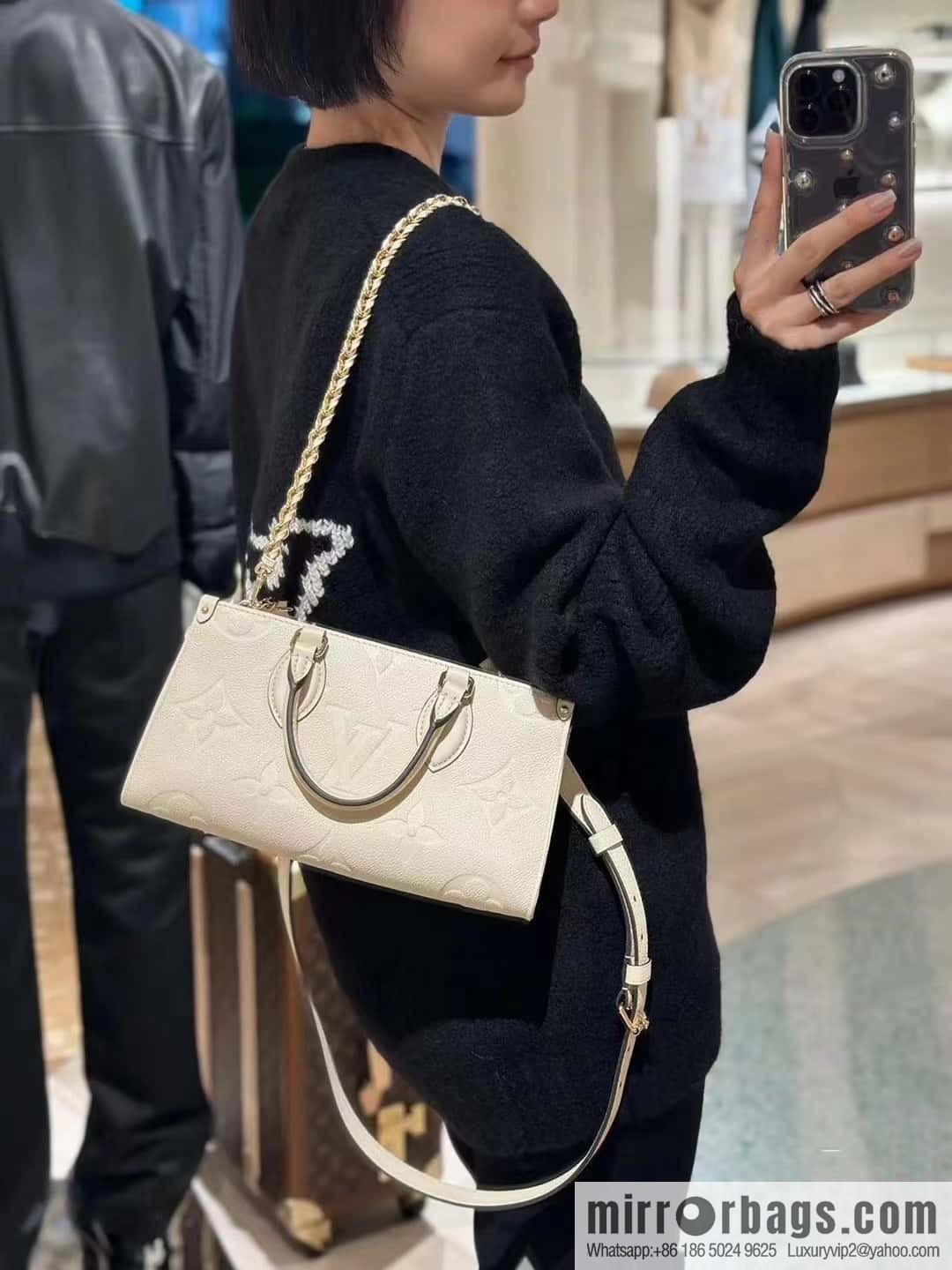 [Original order boutique] M23698 meters white, full leather embossed square bag series, autumn and winter new ONTHEGO EAST WEST handbag M23640