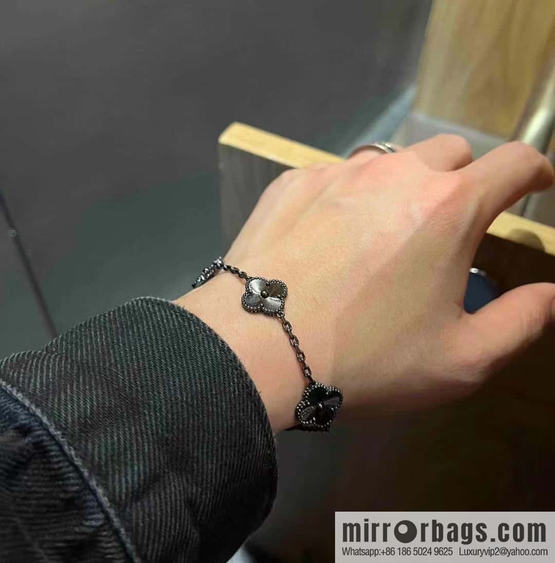 ☀️Van Cleef & Arpels Laser Gun Black Friday Flower Bracelet ☀