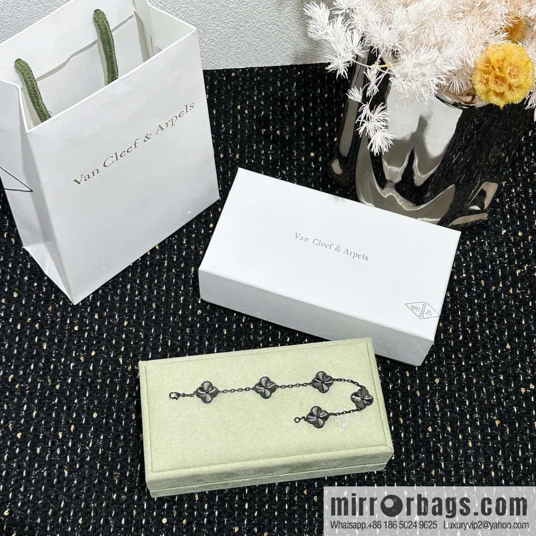 ☀️Van Cleef & Arpels Laser Gun Black Friday Flower Bracelet ☀