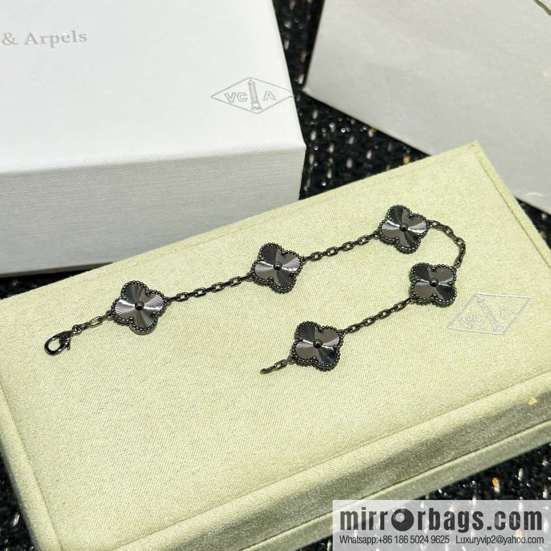☀️Van Cleef & Arpels Laser Gun Black Friday Flower Bracelet ☀