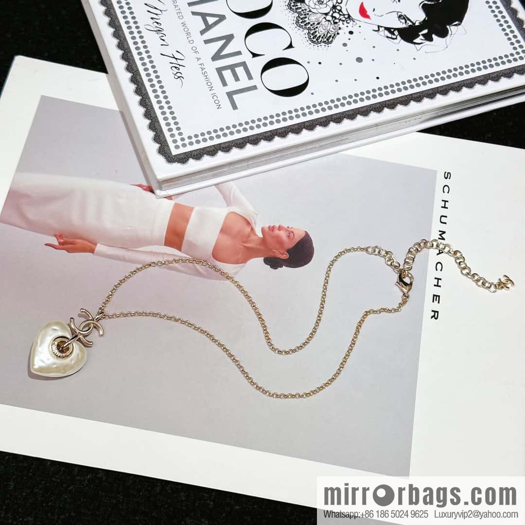 ❗️New ❗️ Chanel necklace ☀️ new ☑️ Chanel peach heart love necklace ☀️