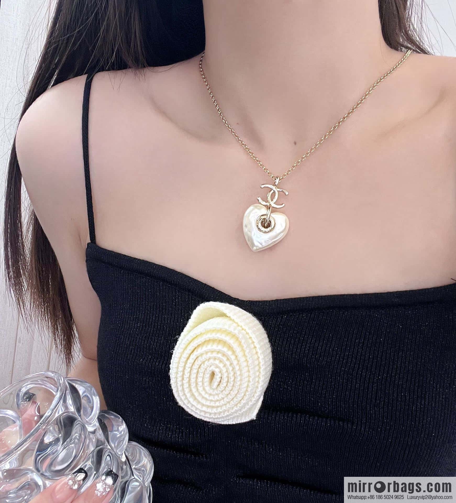 ❗️New ❗️ Chanel necklace ☀️ new ☑️ Chanel peach heart love necklace ☀️