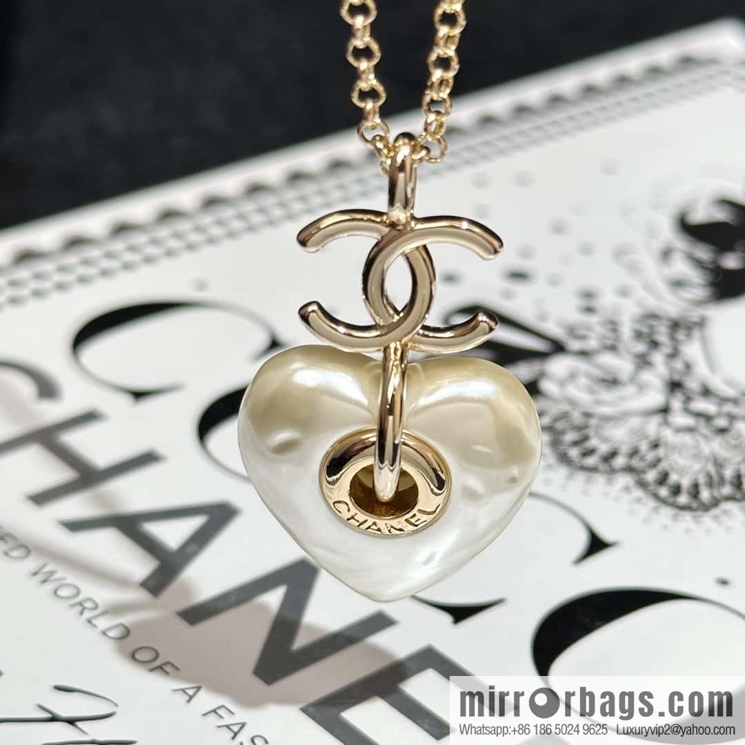 ❗️New ❗️ Chanel necklace ☀️ new ☑️ Chanel peach heart love necklace ☀️