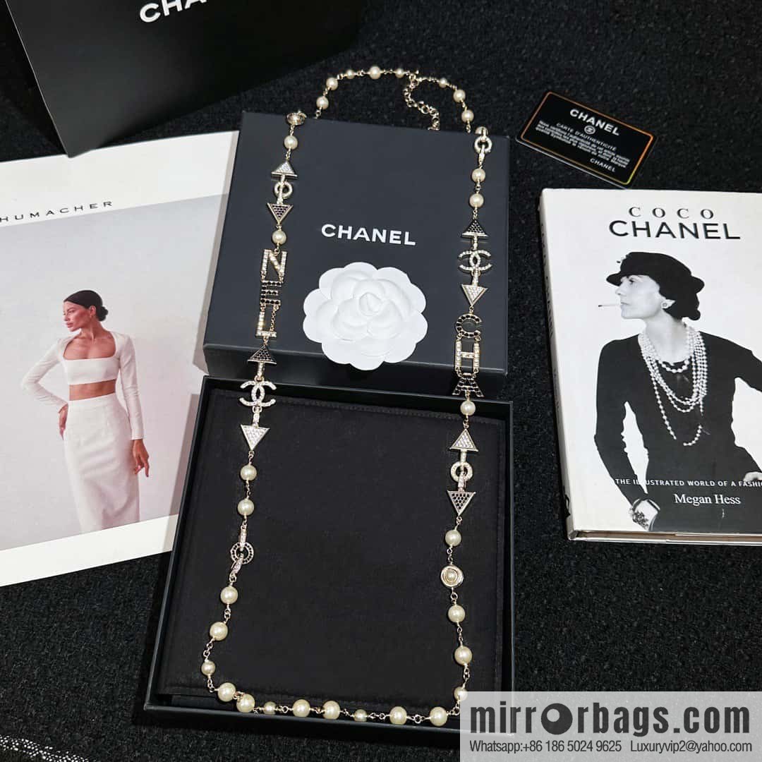 ❗️New ❗️☀️ New ☑️ Chanel Double C Triangle Black Diamond Letter Necklace Sweater Chain ☀️