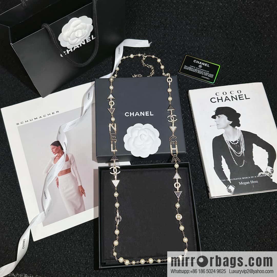 ❗️New ❗️☀️ New ☑️ Chanel Double C Triangle Black Diamond Letter Necklace Sweater Chain ☀️
