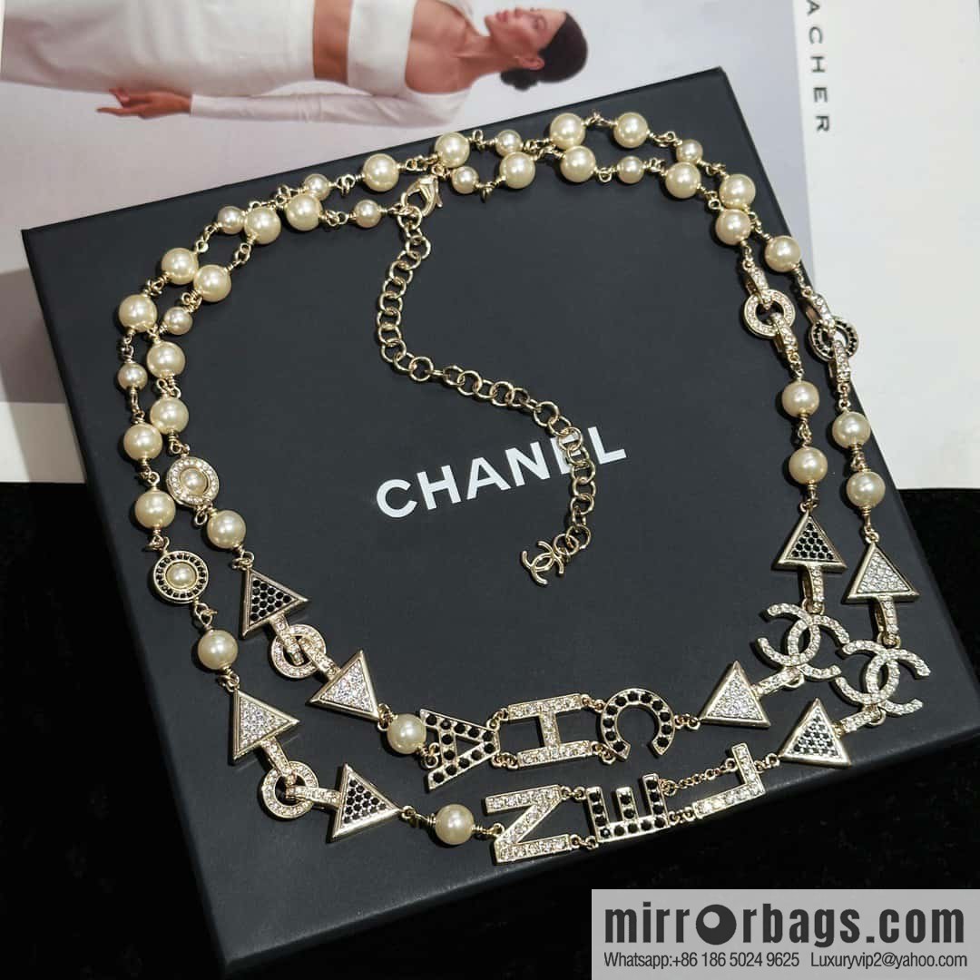 ❗️New ❗️☀️ New ☑️ Chanel Double C Triangle Black Diamond Letter Necklace Sweater Chain ☀️