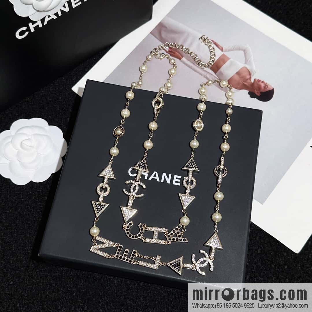 ❗️New ❗️☀️ New ☑️ Chanel Double C Triangle Black Diamond Letter Necklace Sweater Chain ☀️