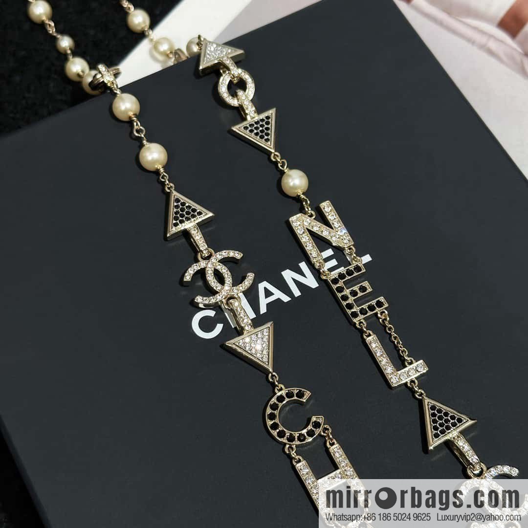 ❗️New ❗️☀️ New ☑️ Chanel Double C Triangle Black Diamond Letter Necklace Sweater Chain ☀️