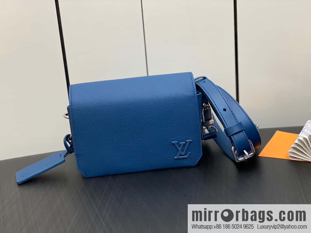 [Original order boutique] M82804 dark blue, full leather men's bag messenger bag series, new FASTLINE WEARABLE WALLET handbag in autumn and winter