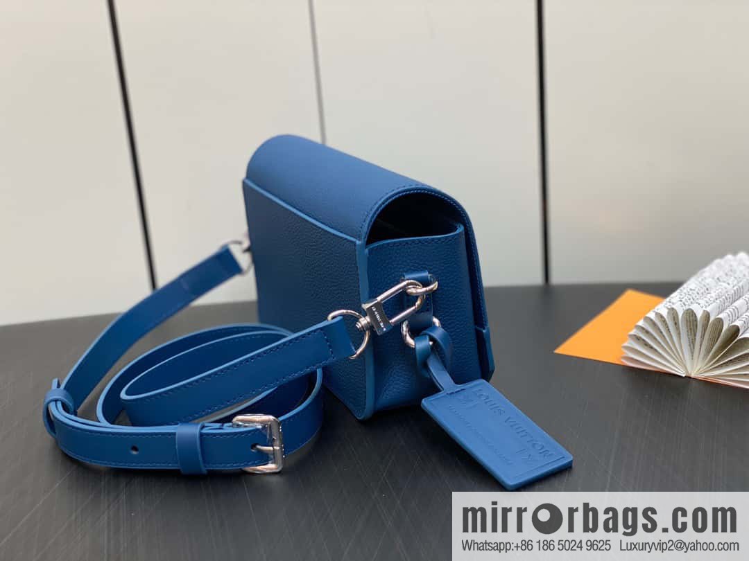 [Original order boutique] M82804 dark blue, full leather men's bag messenger bag series, new FASTLINE WEARABLE WALLET handbag in autumn and winter