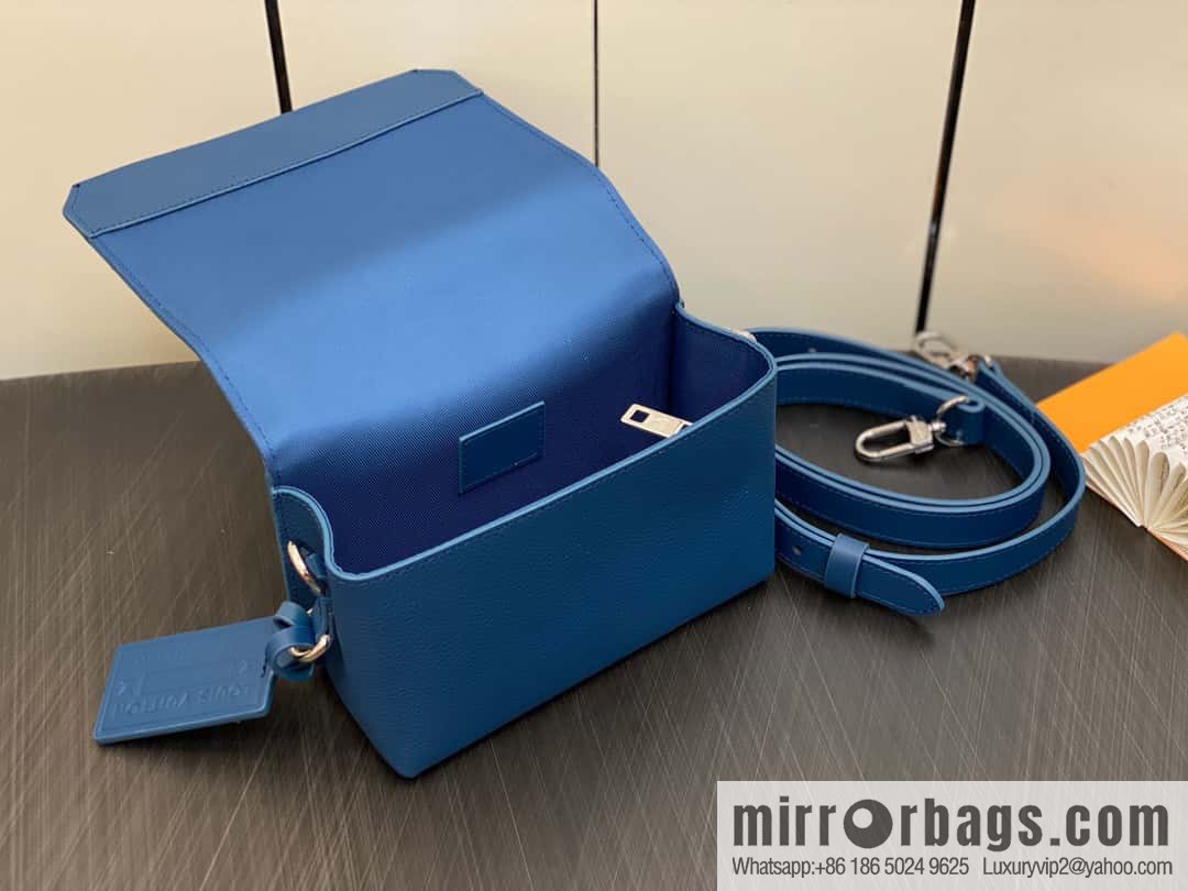 [Original order boutique] M82804 dark blue, full leather men's bag messenger bag series, new FASTLINE WEARABLE WALLET handbag in autumn and winter