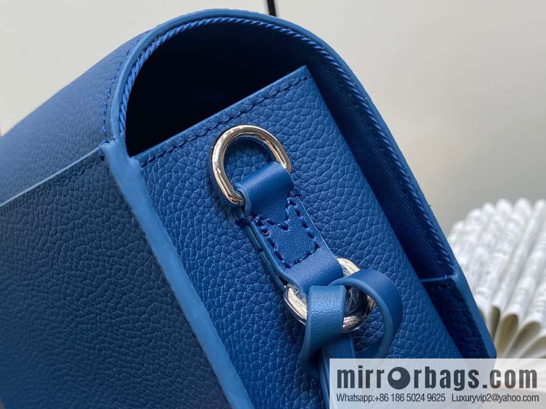 [Original order boutique] M82804 dark blue, full leather men's bag messenger bag series, new FASTLINE WEARABLE WALLET handbag in autumn and winter