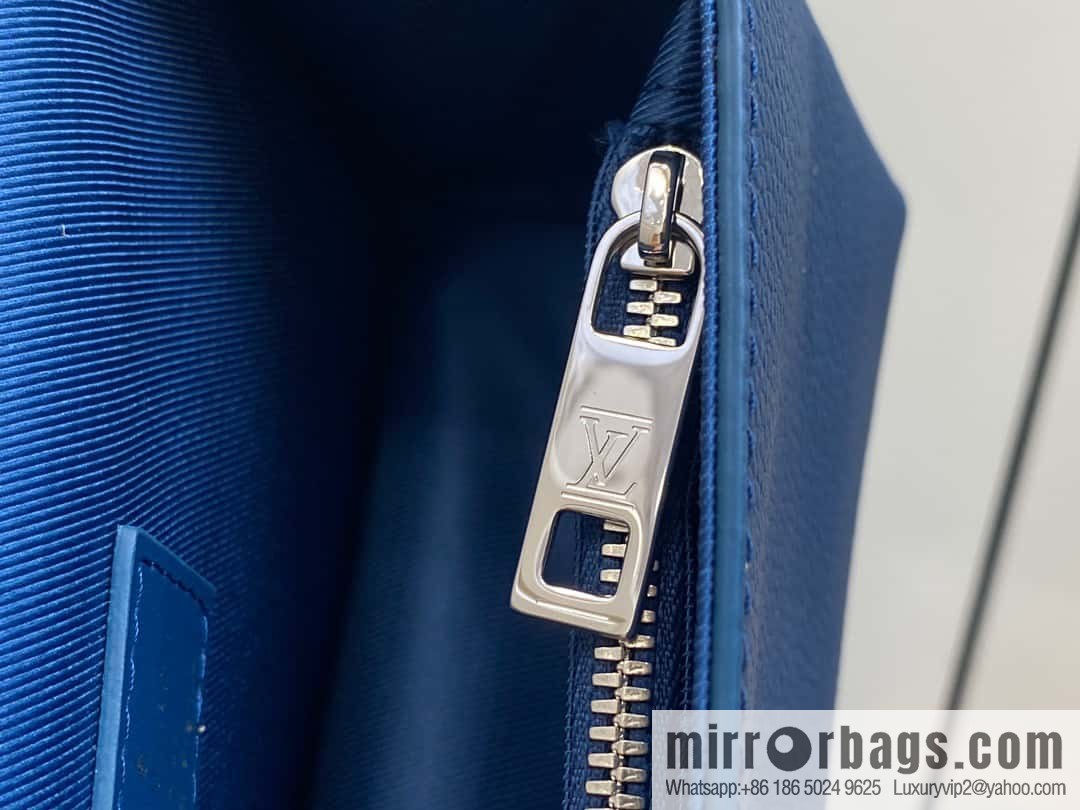 [Original order boutique] M82804 dark blue, full leather men's bag messenger bag series, new FASTLINE WEARABLE WALLET handbag in autumn and winter