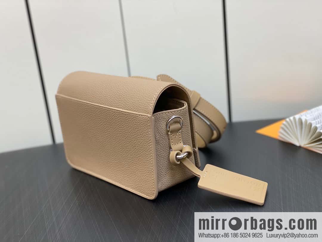 [Original order boutique] M82804 apricot, full leather men's bag messenger bag series, new FASTLINE WEARABLE WALLET handbag in autumn and winter