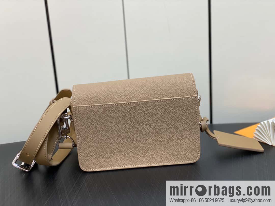 [Original order boutique] M82804 apricot, full leather men's bag messenger bag series, new FASTLINE WEARABLE WALLET handbag in autumn and winter