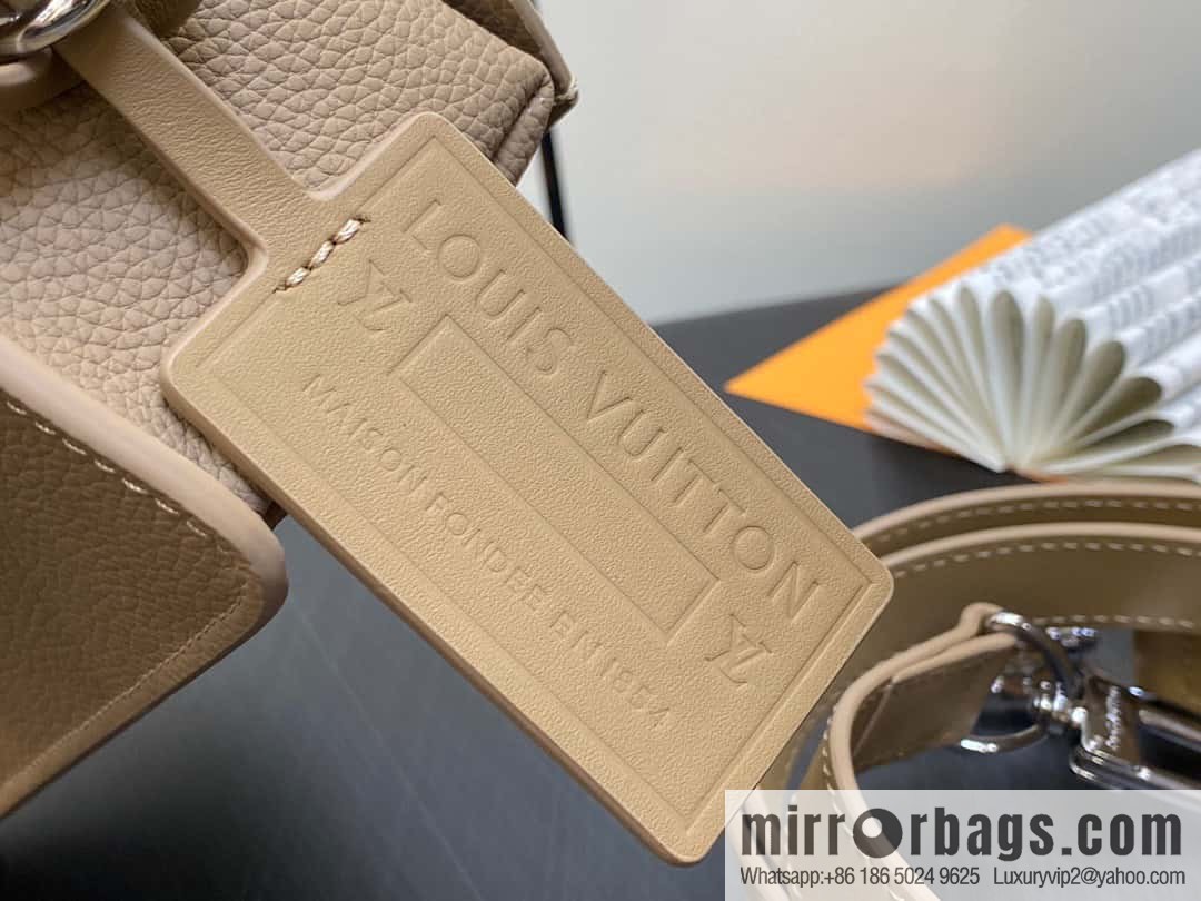 [Original order boutique] M82804 apricot, full leather men's bag messenger bag series, new FASTLINE WEARABLE WALLET handbag in autumn and winter