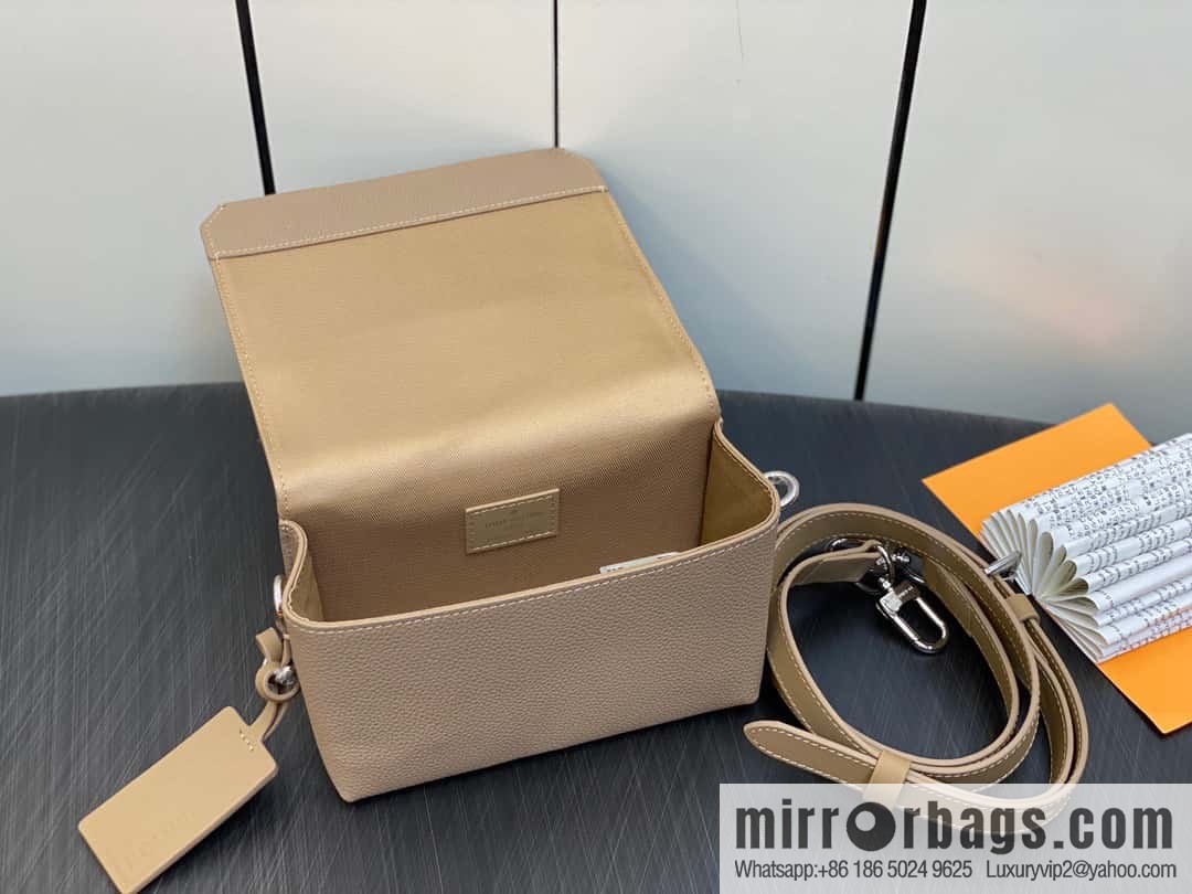 [Original order boutique] M82804 apricot, full leather men's bag messenger bag series, new FASTLINE WEARABLE WALLET handbag in autumn and winter
