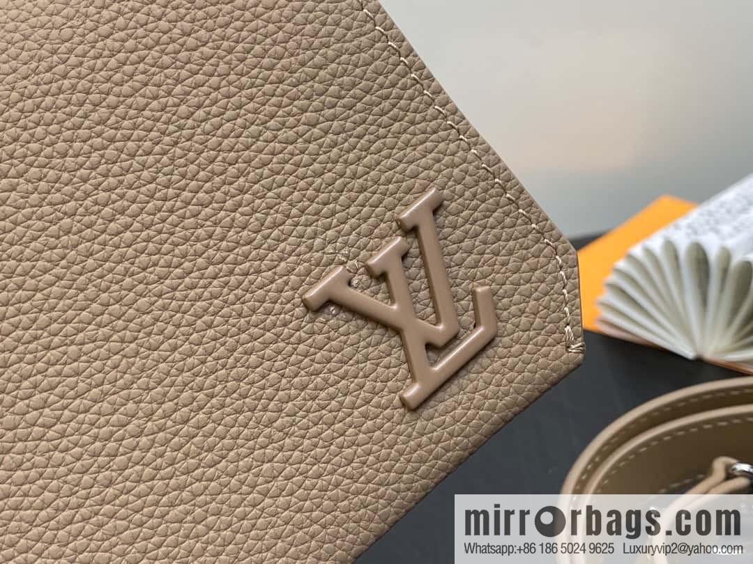 [Original order boutique] M82804 apricot, full leather men's bag messenger bag series, new FASTLINE WEARABLE WALLET handbag in autumn and winter