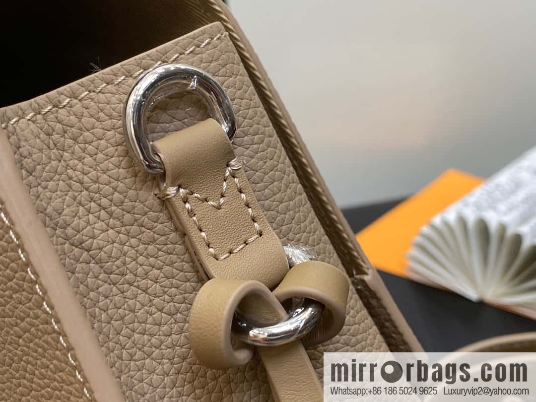 [Original order boutique] M82804 apricot, full leather men's bag messenger bag series, new FASTLINE WEARABLE WALLET handbag in autumn and winter