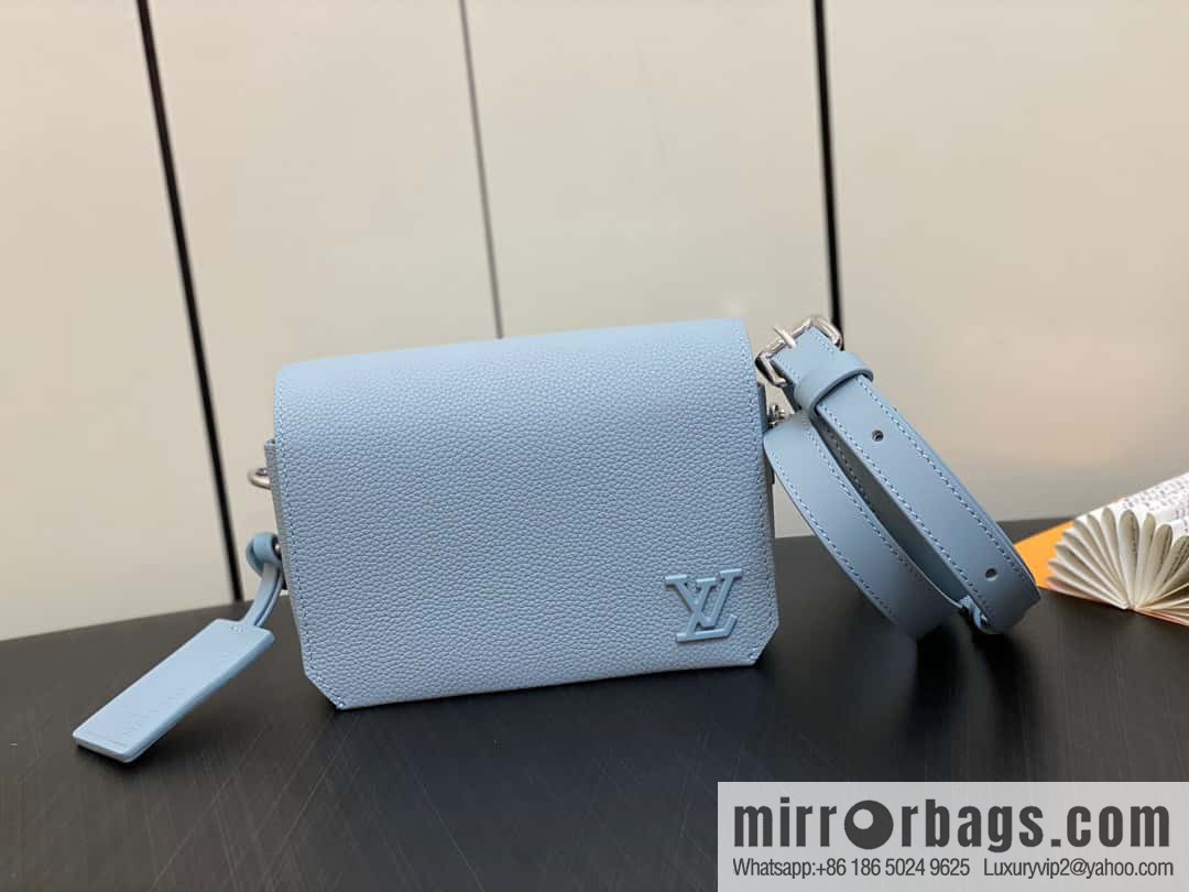 [Original order boutique] M82804 light blue, full leather men's bag messenger bag series, new FASTLINE WEARABLE WALLET handbag in autumn and winter