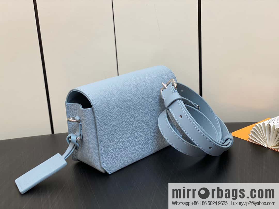 [Original order boutique] M82804 light blue, full leather men's bag messenger bag series, new FASTLINE WEARABLE WALLET handbag in autumn and winter
