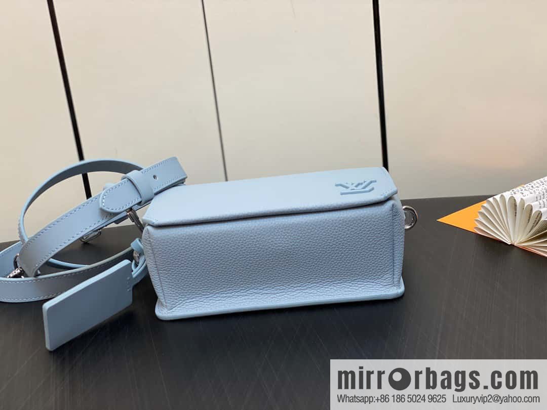 [Original order boutique] M82804 light blue, full leather men's bag messenger bag series, new FASTLINE WEARABLE WALLET handbag in autumn and winter