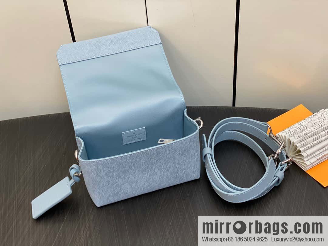 [Original order boutique] M82804 light blue, full leather men's bag messenger bag series, new FASTLINE WEARABLE WALLET handbag in autumn and winter