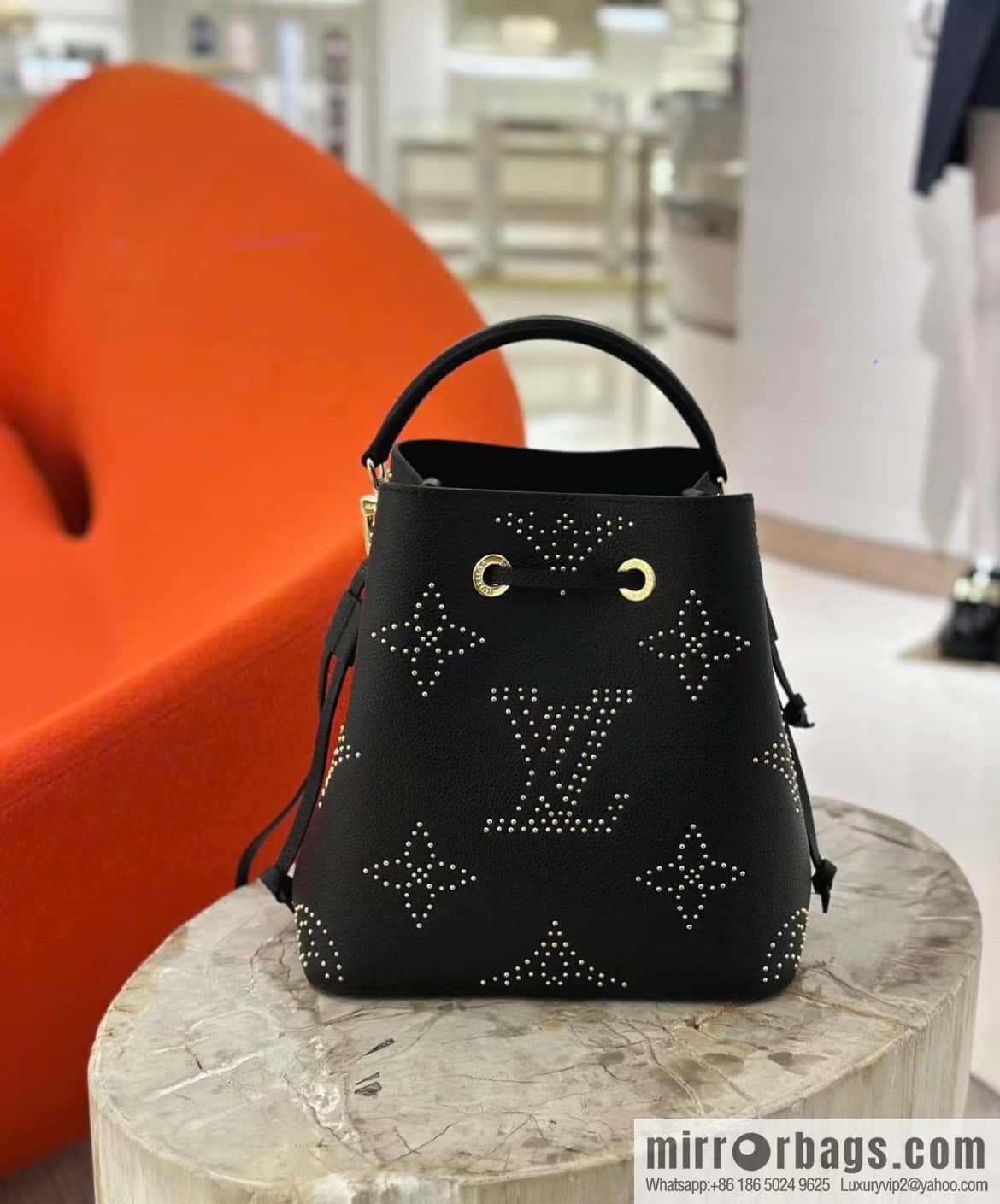 [Original single boutique] M46734 black full leather willow nail bucket bag series Néo Noé BB bucket bag