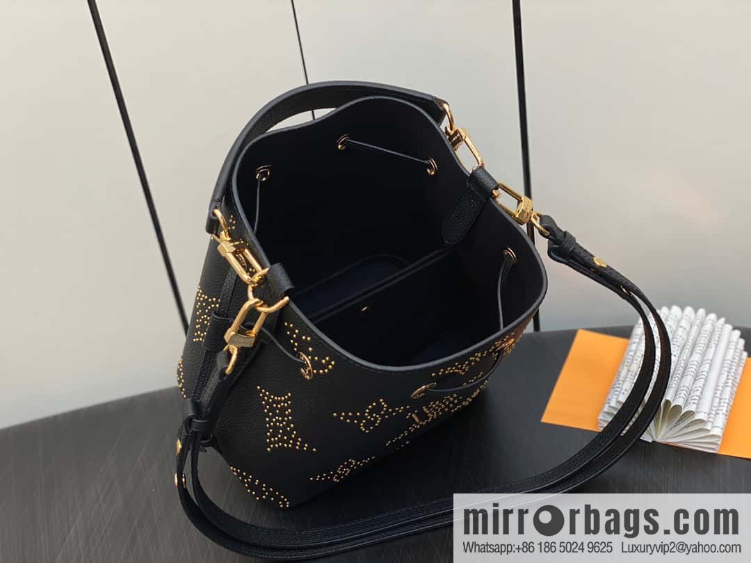 [Original single boutique] M46734 black full leather willow nail bucket bag series Néo Noé BB bucket bag