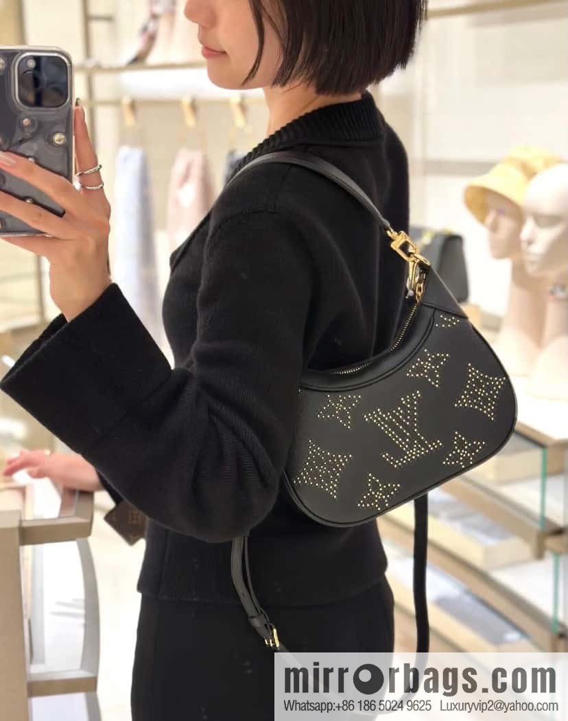 [Original order boutique] M46735 black full leather willow nail croissant series, this Bagatelle handbag m46091 full leather rivet with nails, crescent bag, pea bag, croissant bag