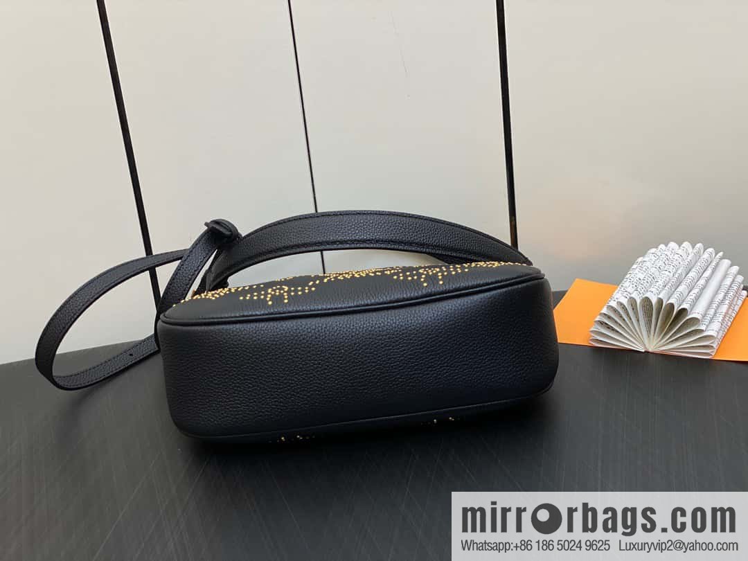 [Original order boutique] M46735 black full leather willow nail croissant series, this Bagatelle handbag m46091 full leather rivet with nails, crescent bag, pea bag, croissant bag