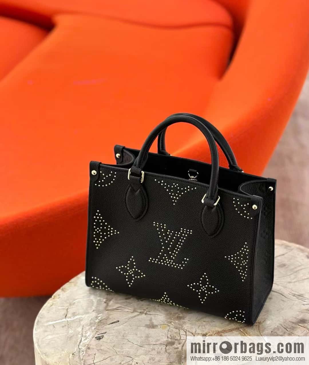 [Original single boutique] M46733 black full leather willow nail square bag series ONTHEGO small handbag