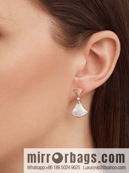 ❗️New ❗️ ☀️ Original ☀ BVLGARI DIVAS'DREAM chalcedony white fritillary malachite fan stud earrings ☀️