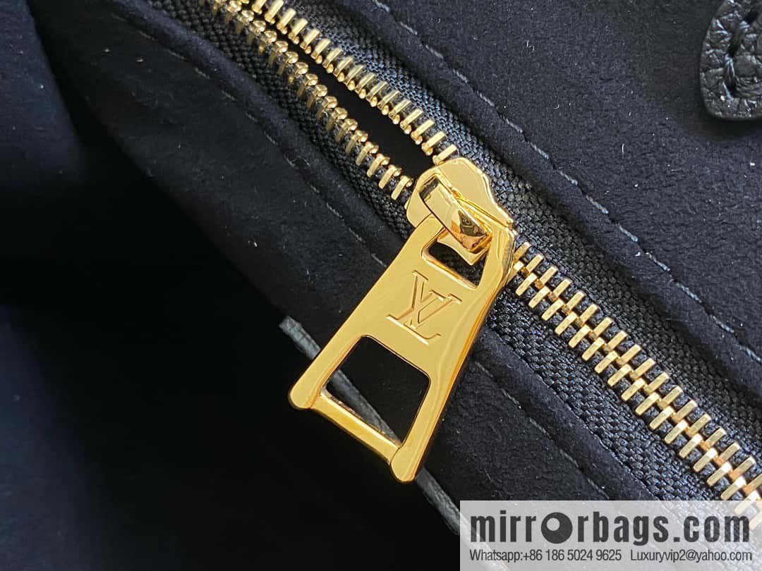 [Original single boutique] M46733 black full leather willow nail square bag series ONTHEGO small handbag