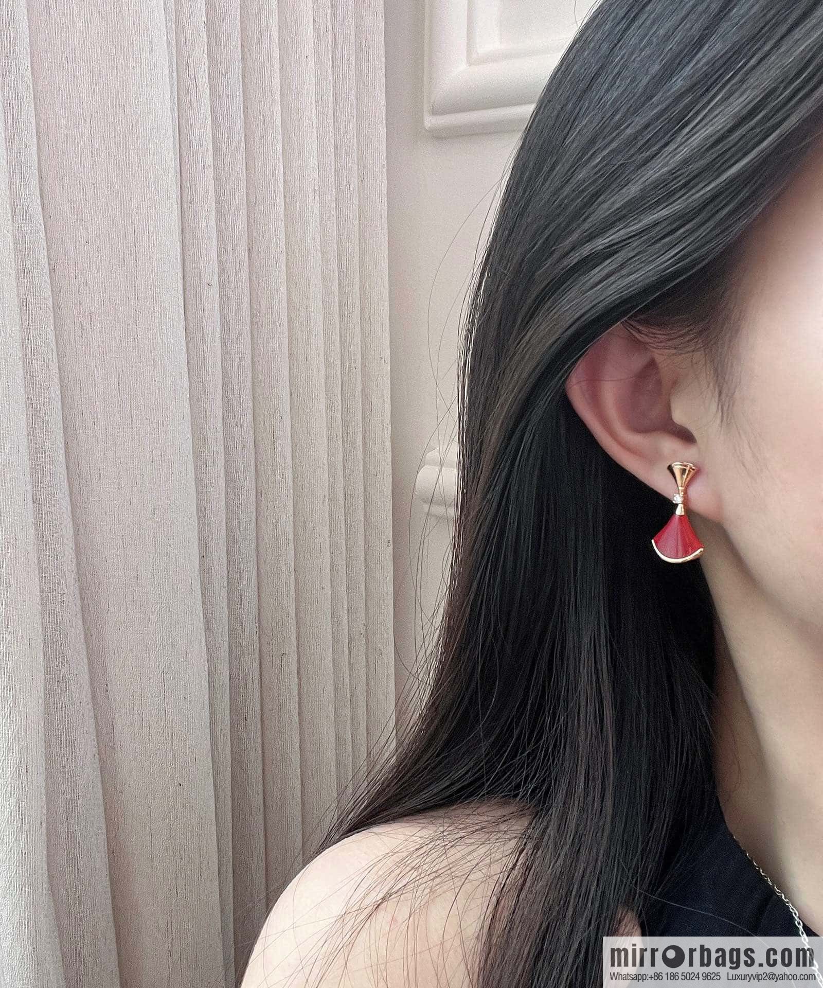 ❗️New ❗️ ☀️ Original ☀ BVLGARI DIVAS'DREAM chalcedony white fritillary malachite fan stud earrings ☀️
