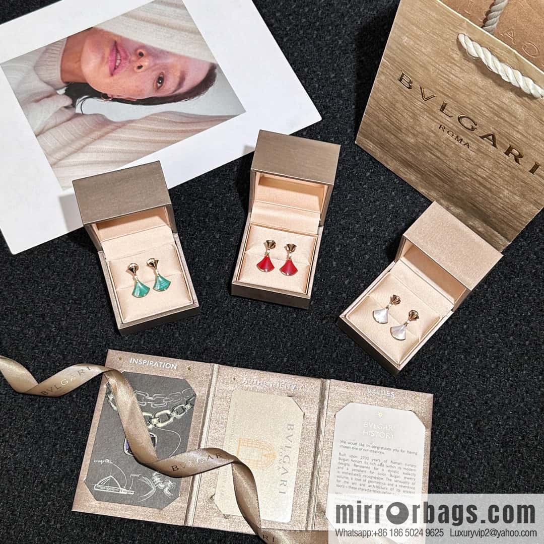 ❗️New ❗️ ☀️ Original ☀ BVLGARI DIVAS'DREAM chalcedony white fritillary malachite fan stud earrings ☀️