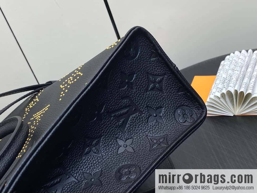 [Original single boutique] M46733 black full leather willow nail square bag series ONTHEGO small handbag