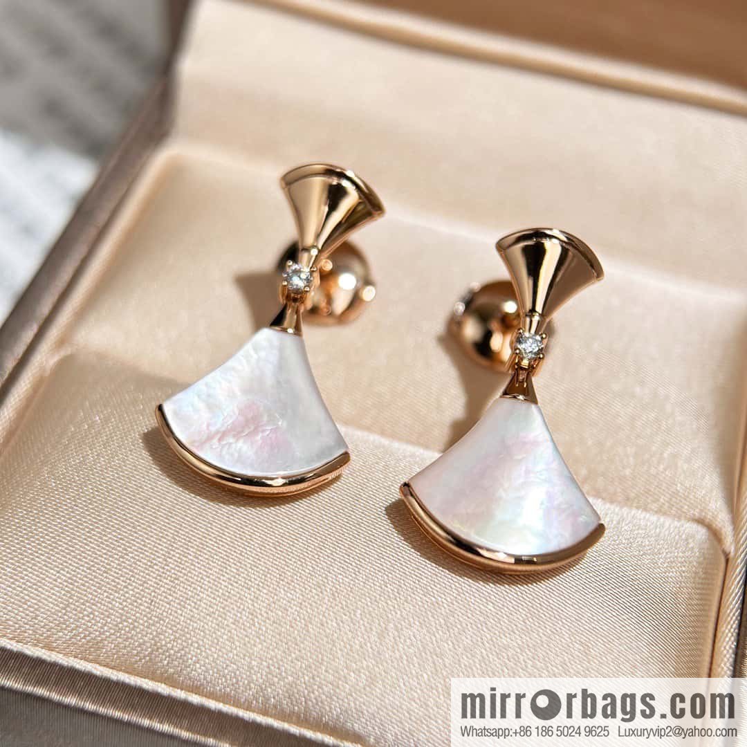 ❗️New ❗️ ☀️ Original ☀ BVLGARI DIVAS'DREAM chalcedony white fritillary malachite fan stud earrings ☀️