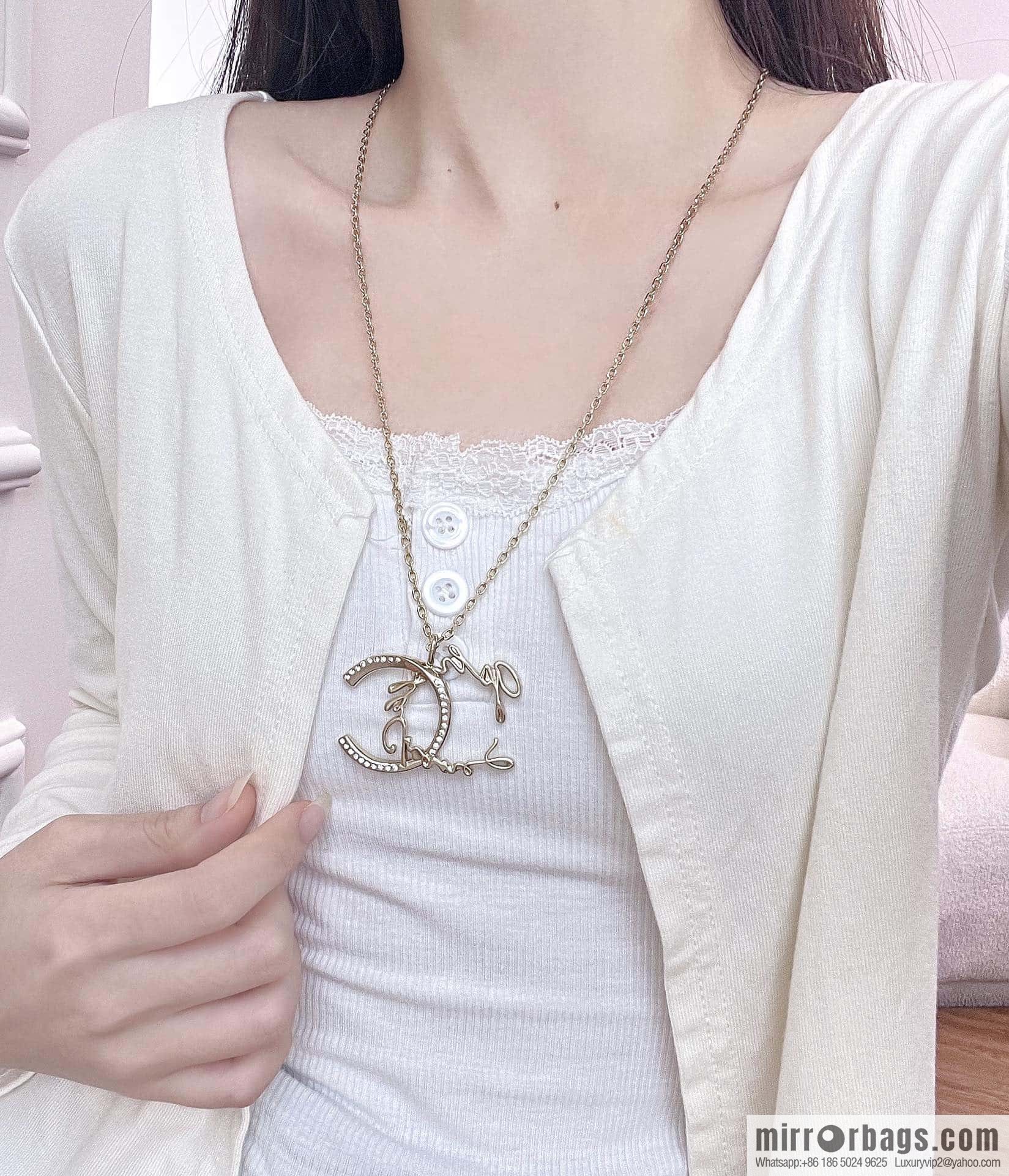 ❗️New ❗️ Chanel necklace ☀️ new ☑️ Chanel half double c letter necklace ☀️