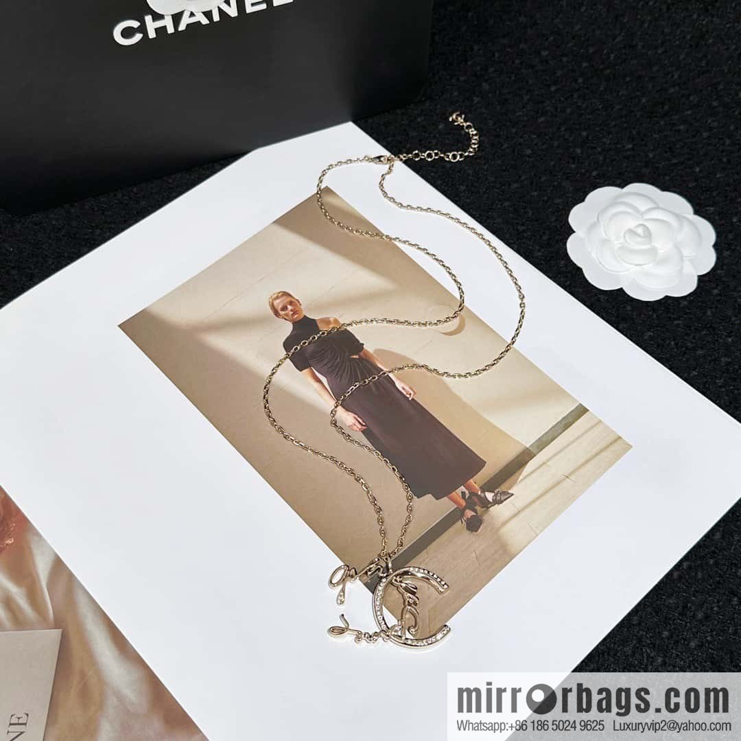❗️New ❗️ Chanel necklace ☀️ new ☑️ Chanel half double c letter necklace ☀️