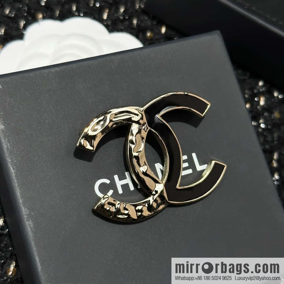 ☀️New ☑️ Chanel double c black dripping double parcel brooch