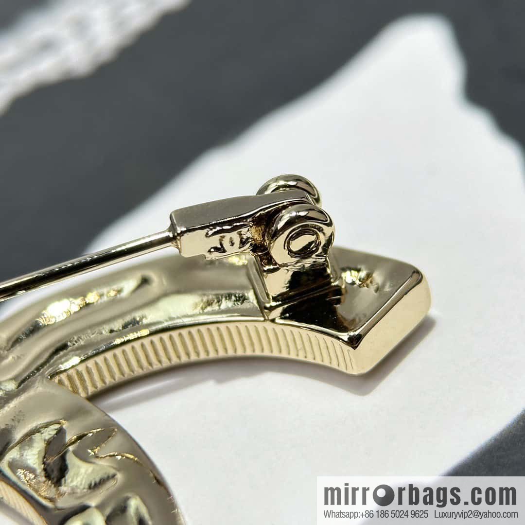 ☀️New ☑️ Chanel double c black dripping double parcel brooch