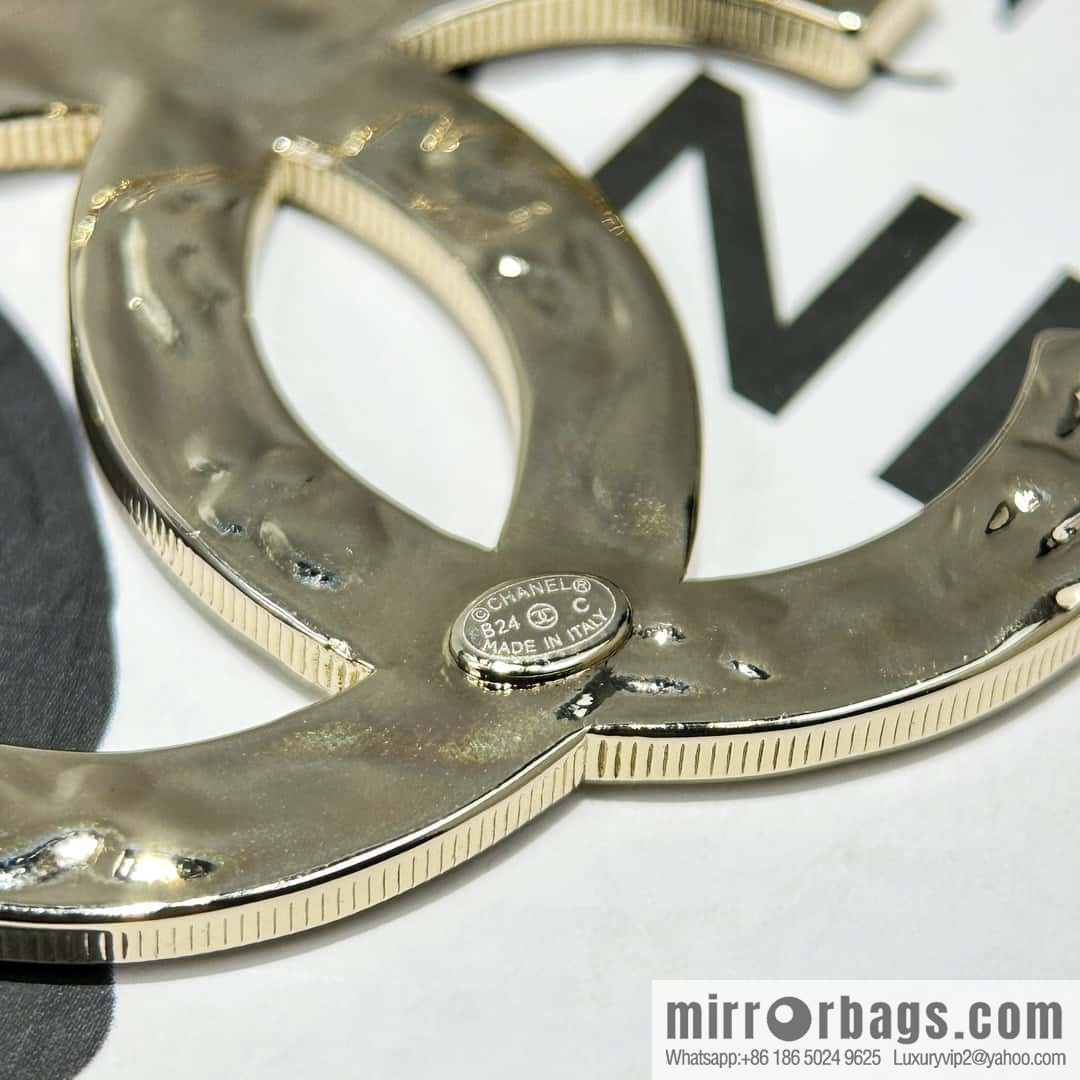 ☀️New ☑️ Chanel double c black dripping double parcel brooch