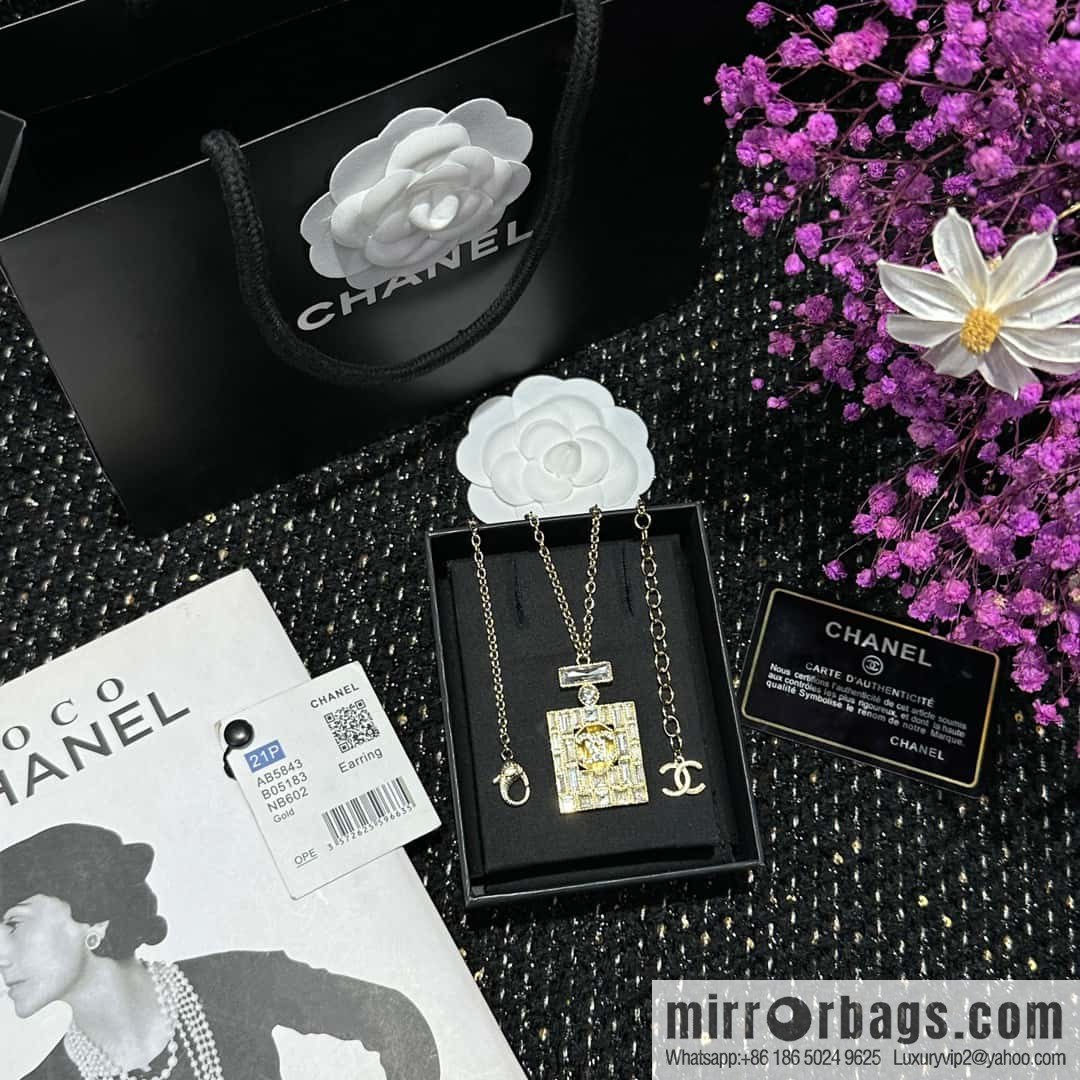 ☀️New ☑️ Chanel double c perfume bottle square diamond long necklace ☀️