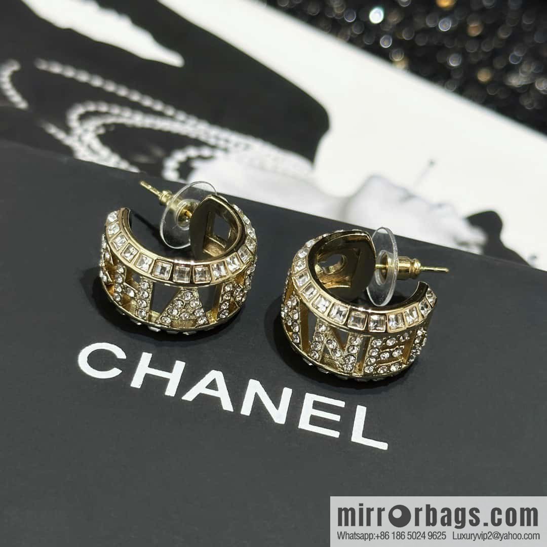 ☀️New ☑️ Chanel C1 semi-round hollow letter stud earrings