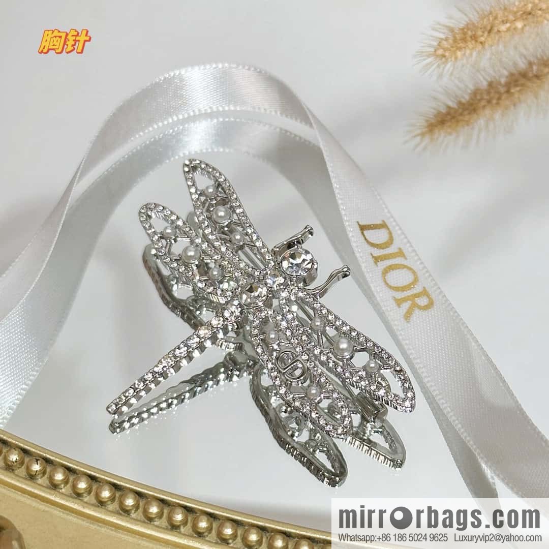 New ☑️ DIOR Dragonfly Brooch