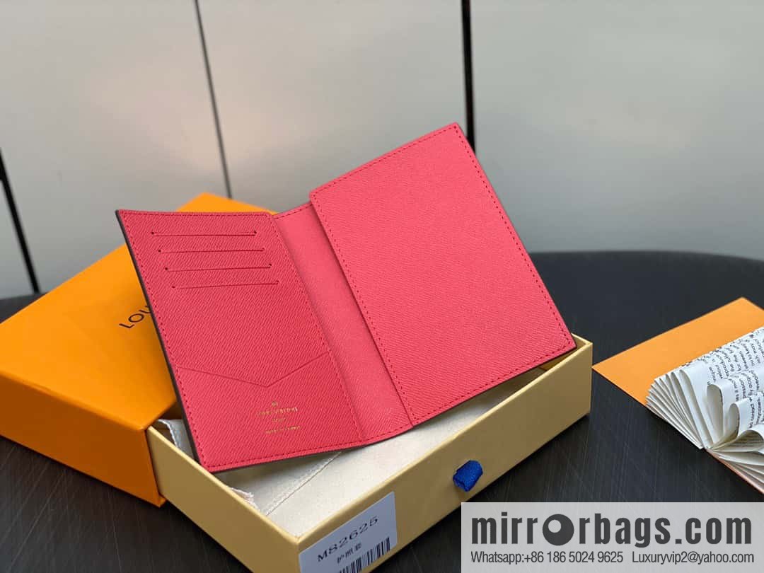 [Original order boutique] M82625 Christmas model, new autumn and winter model, passport cover