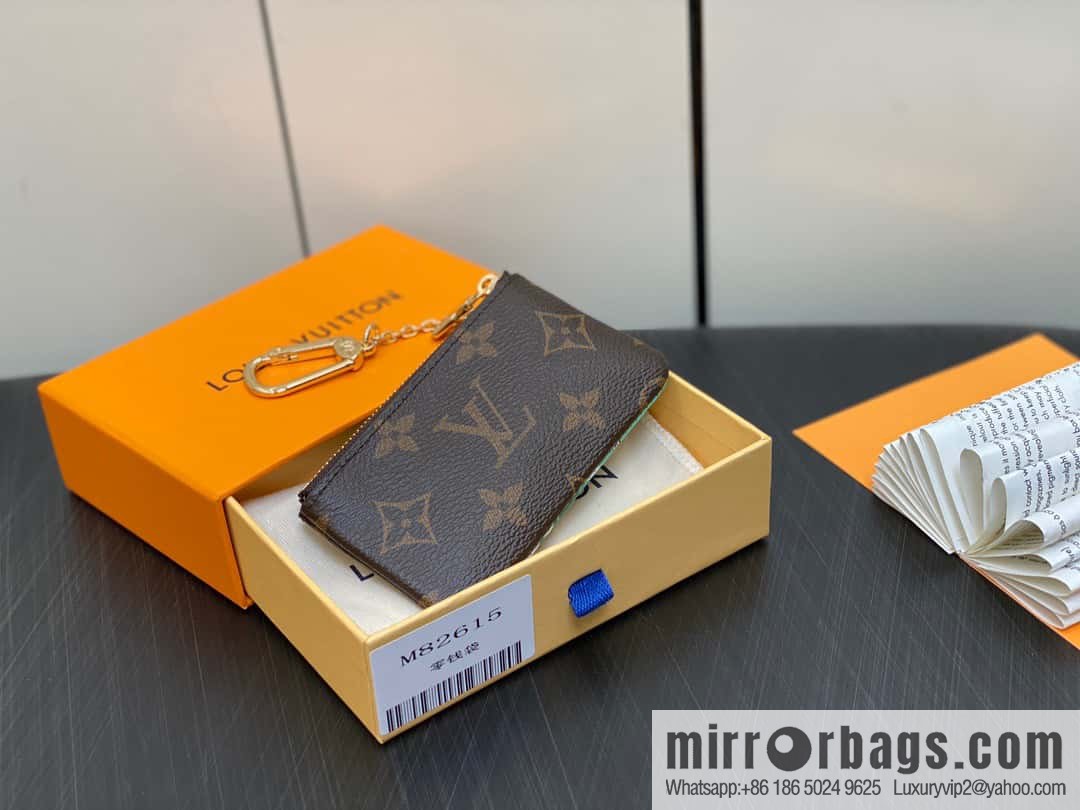 [Original order boutique] M82615 Christmas model, key bag wallet series, key bag 2023 Christmas M62650 82620 silk screen key bag