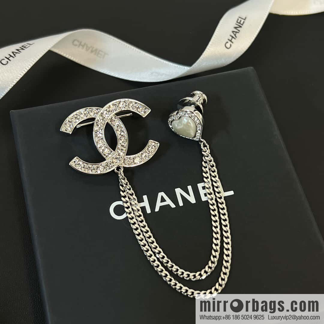 New ☑️ Chanel double c fringed love peach heart brooch