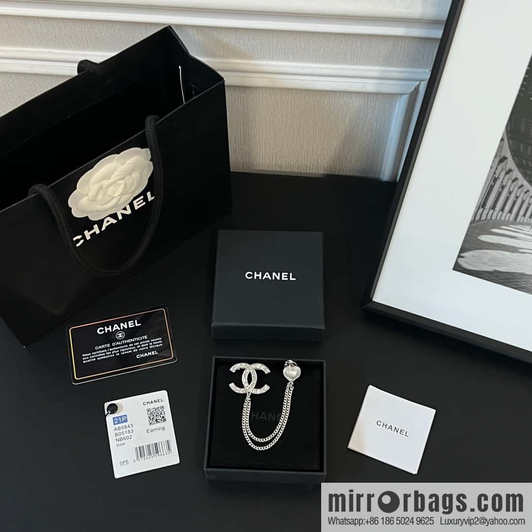 New ☑️ Chanel double c fringed love peach heart brooch